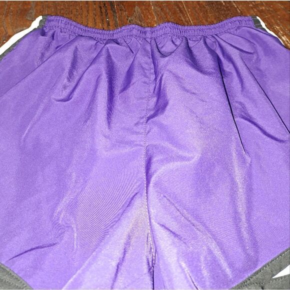 Medium Nike Dri Fit Purple White Lined Athletic Workout Casual Running  Shorts - Picture 6 of 6